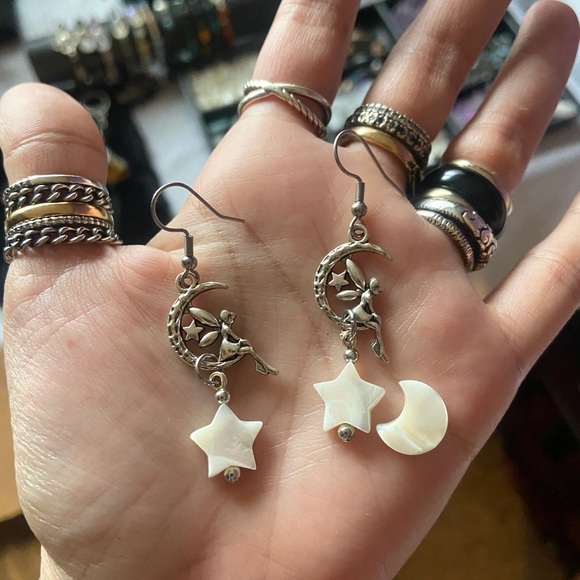 Mother of pearl stars moon fairy dangly earrings - Picture 12 of 13